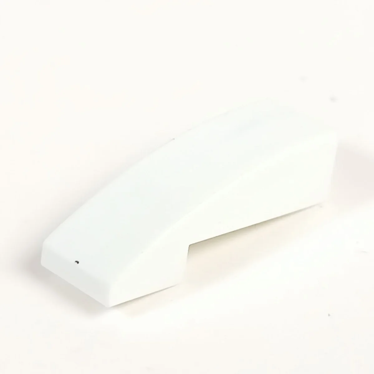 Slope brick 33 1 x 3 curved slope in White
