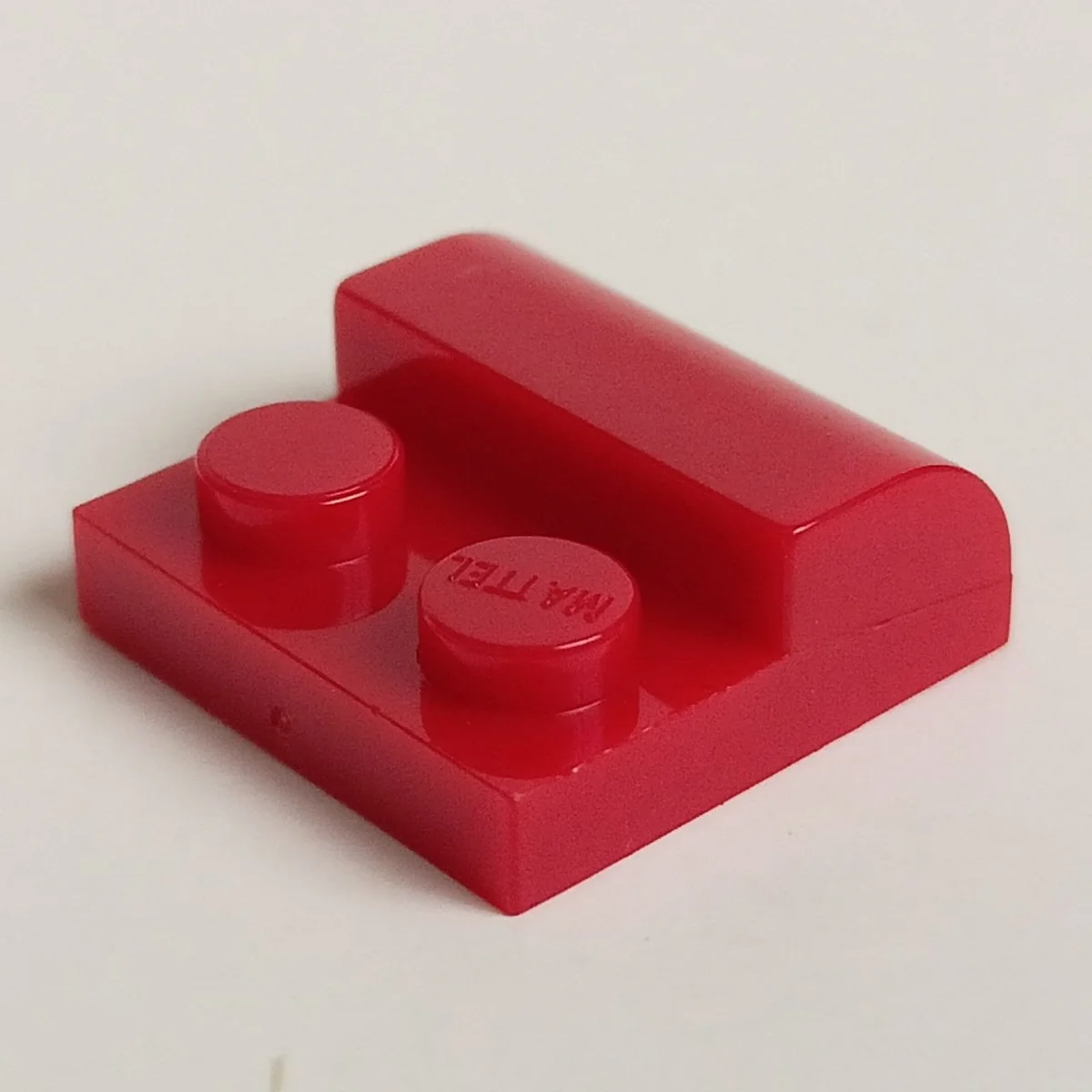 Slope Plate 2 x 1 x 2 Half-Curved Top in Red, Flame