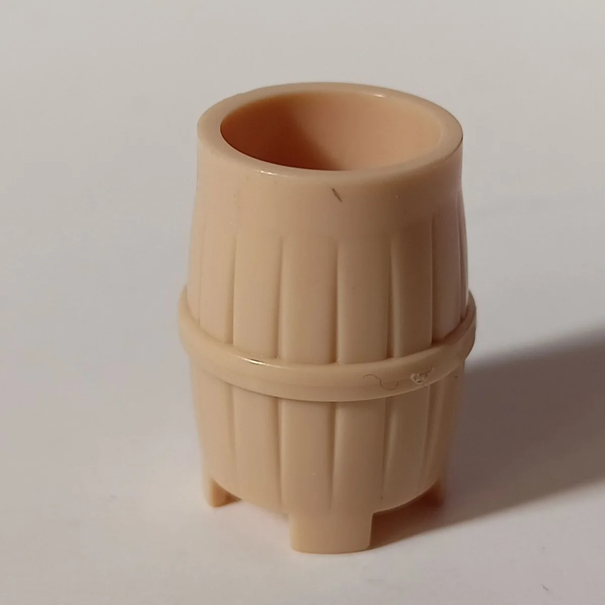 Container: barrel, wooden in Sand, Warm