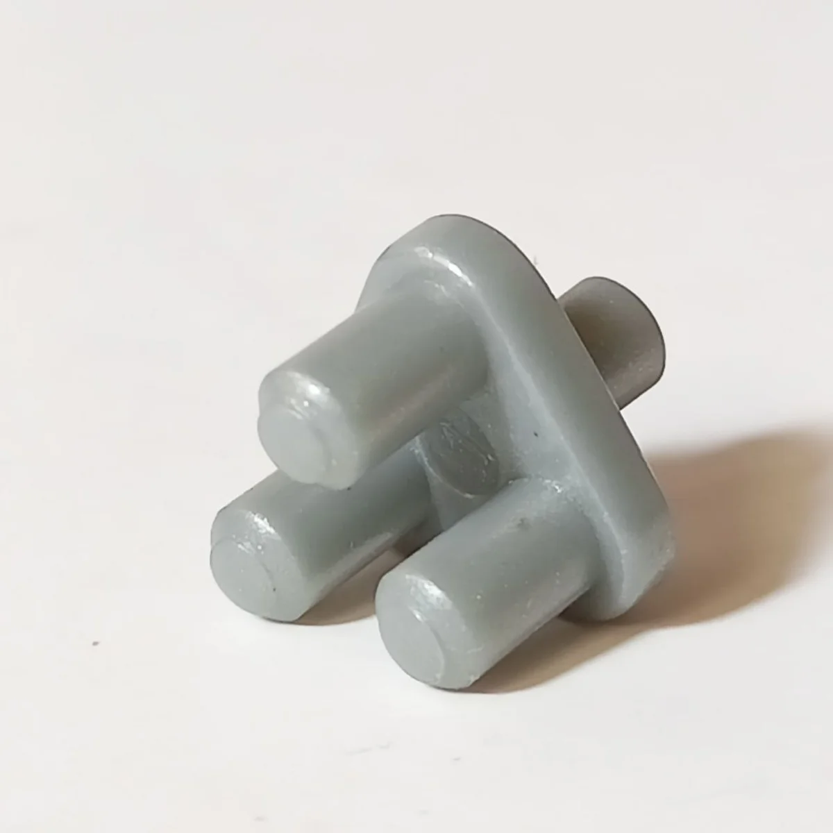 Connector: pin with 3 attachment points in Gray, Light
