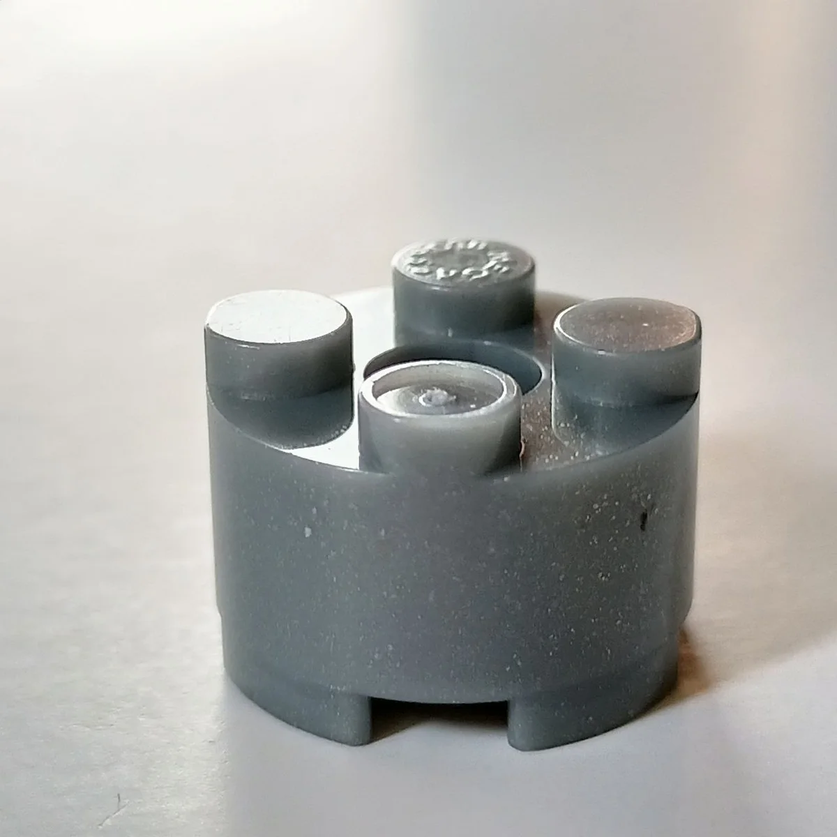 Brick Round 2 x 2  with hole