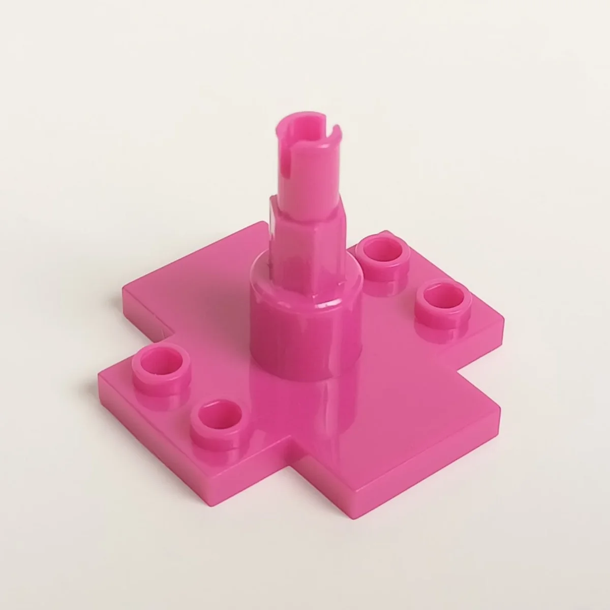 Plate 4 x 4 turnable base, cruciform with vertical axle in Pink, Barbie
