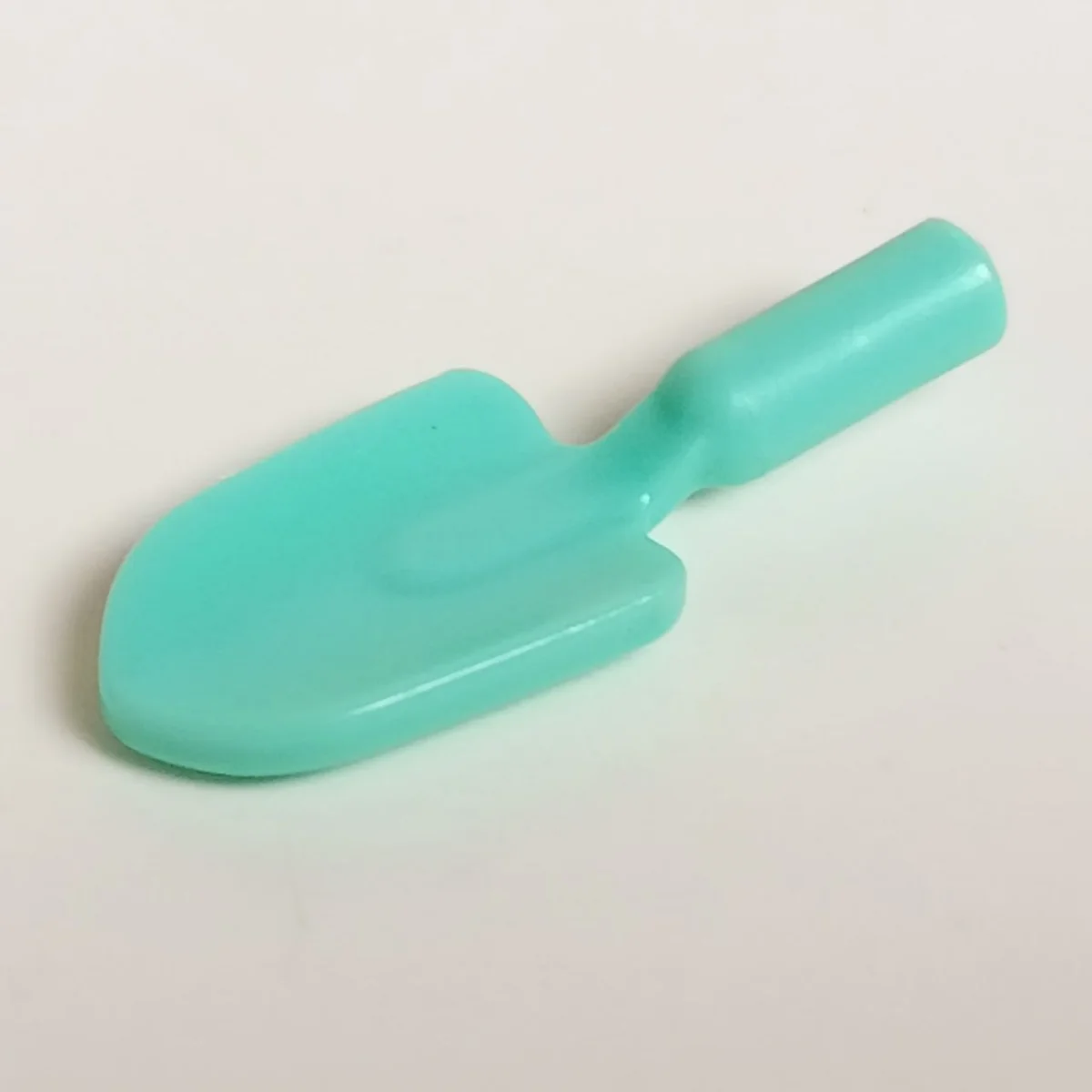 Tool: hand shovel in Teal