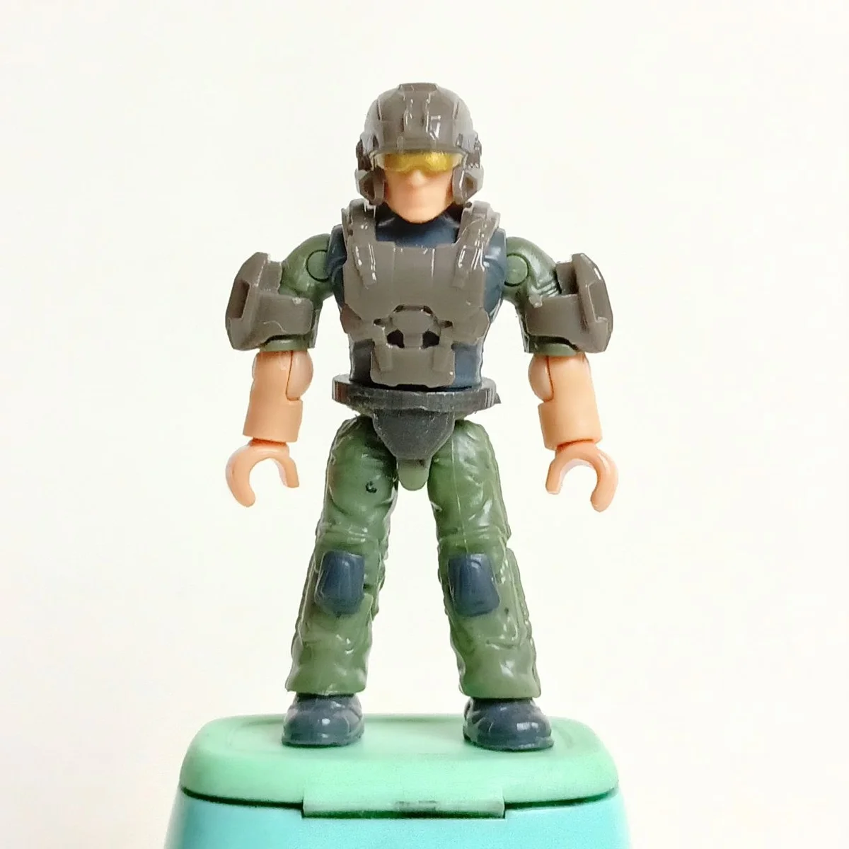 UNSC Marine w/ Short Sleeves & Shoulder Armor (Infinite, White Male Clean Shaven)