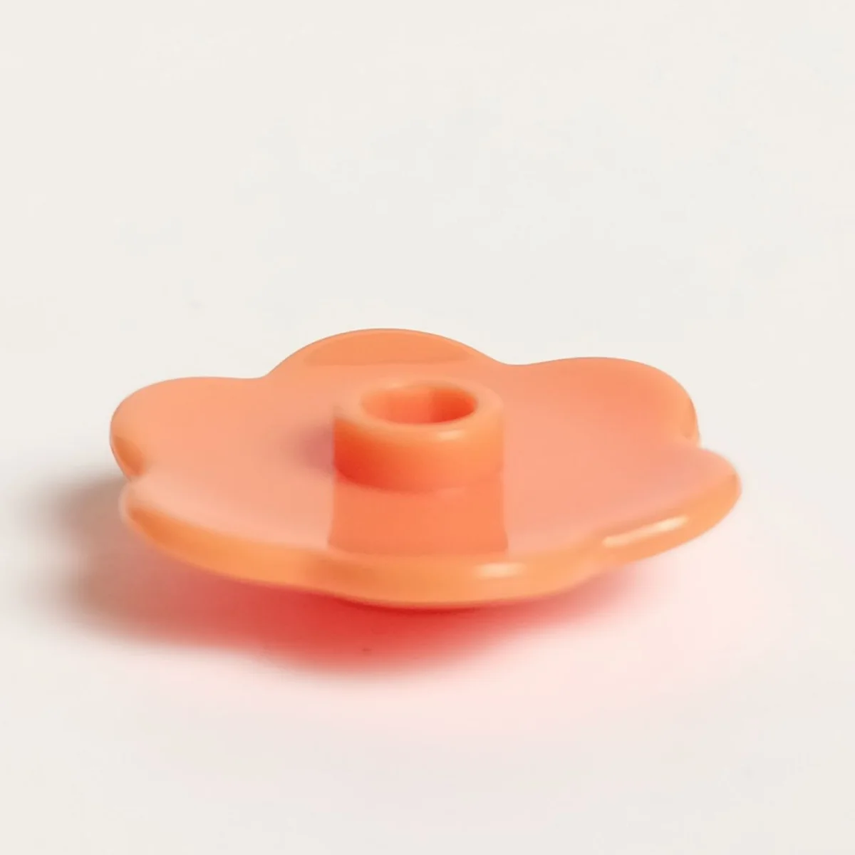 Gear: saucer, flower-shaped in Salmon
