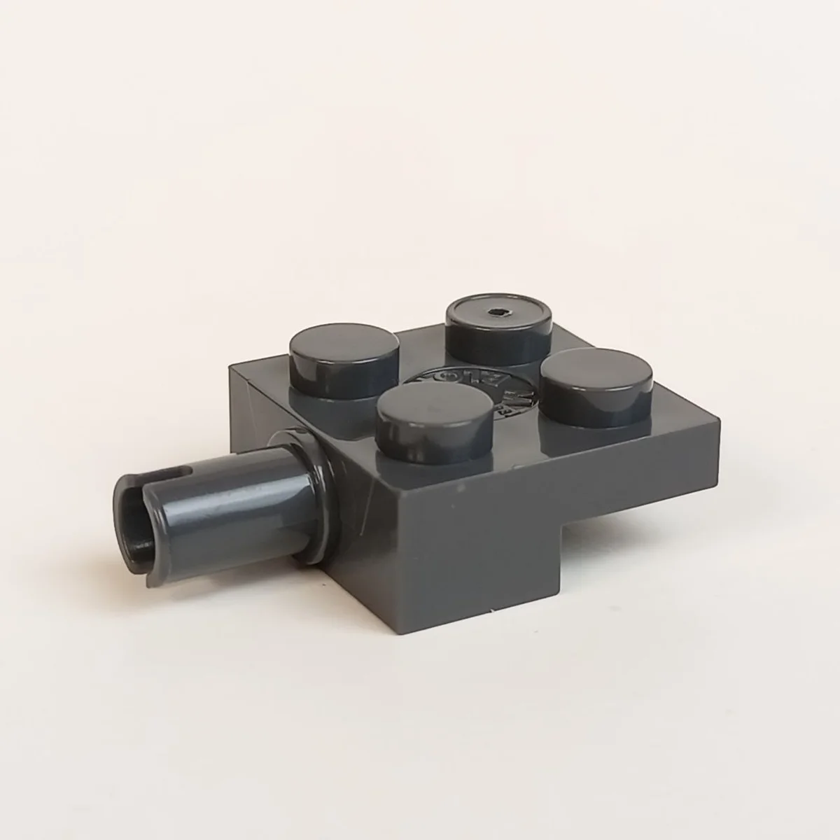 Plate Modified 2 x 2 two-thirds-height with axle