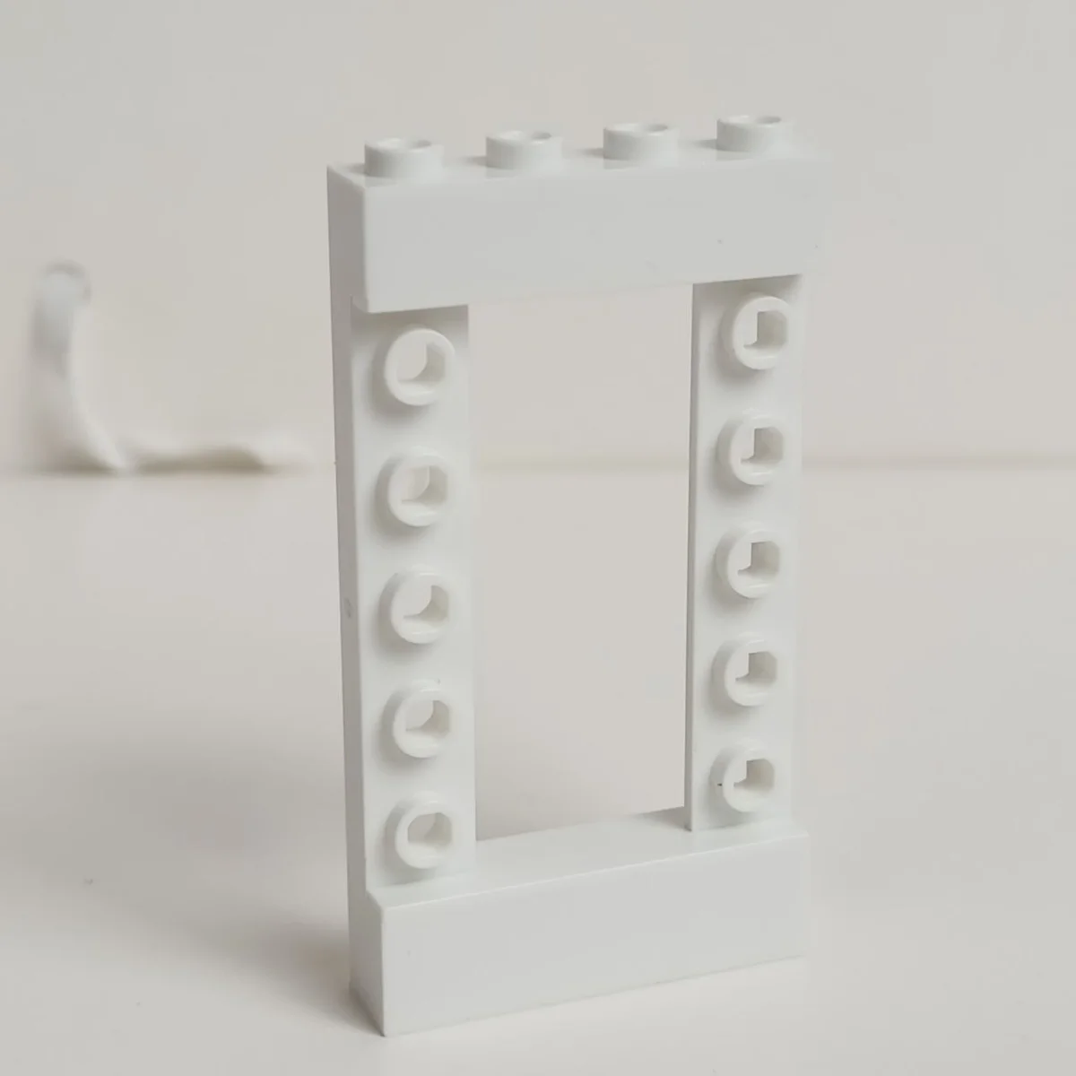 Wall, 1 x 5 x 4 with 4 x 5 open Section in Center in White