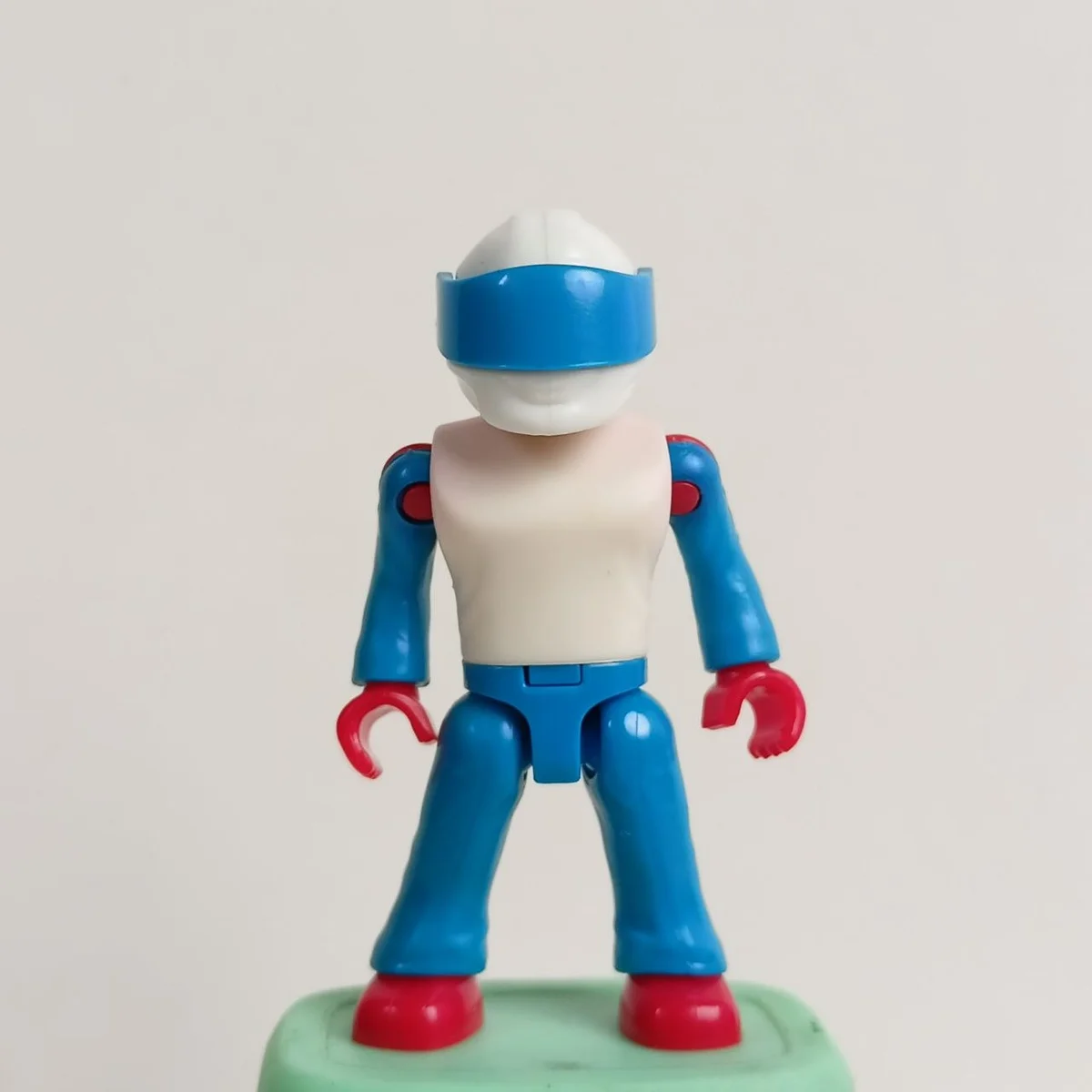 Figure, IB: blue & white racing uniform, white helmet with visor