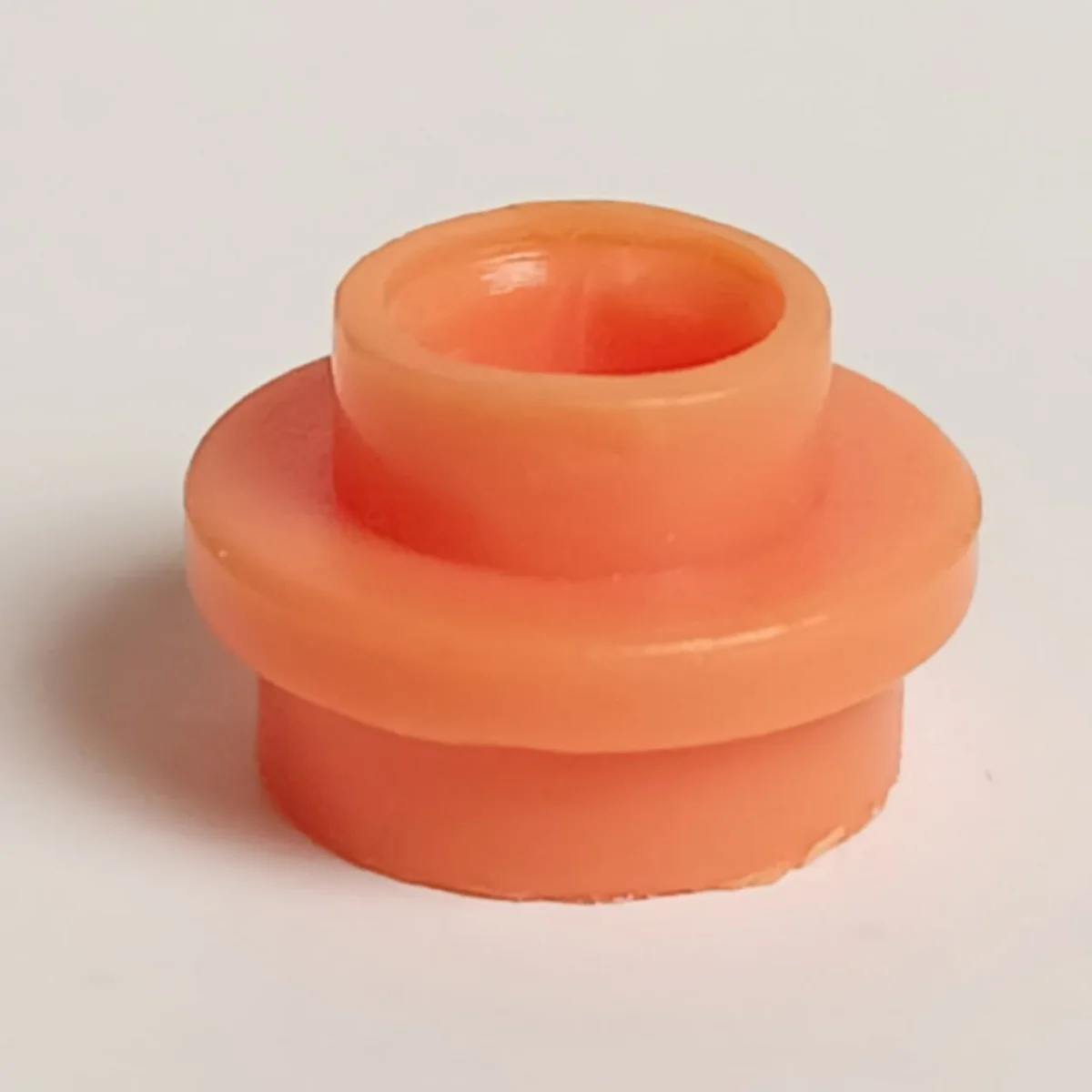 Plate Round 1 x 1 with Open Stud in Salmon