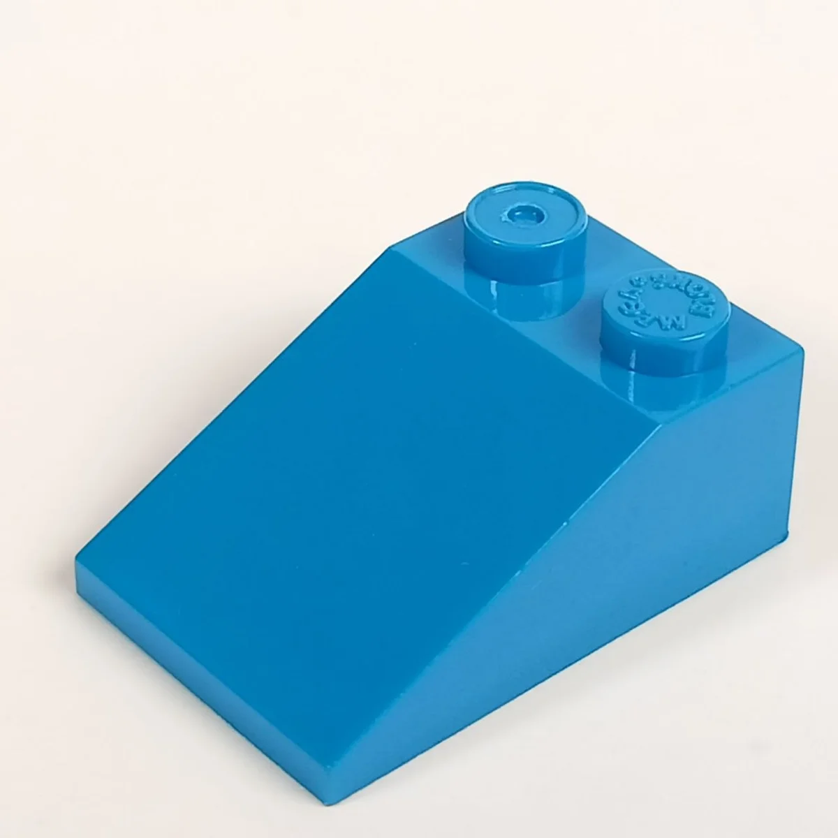 Slope brick 33 2 x 3