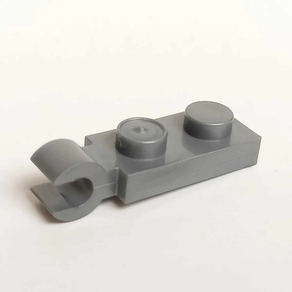 Plate 1 x 2 with horizontal clip in Gray, Light (Metallic)