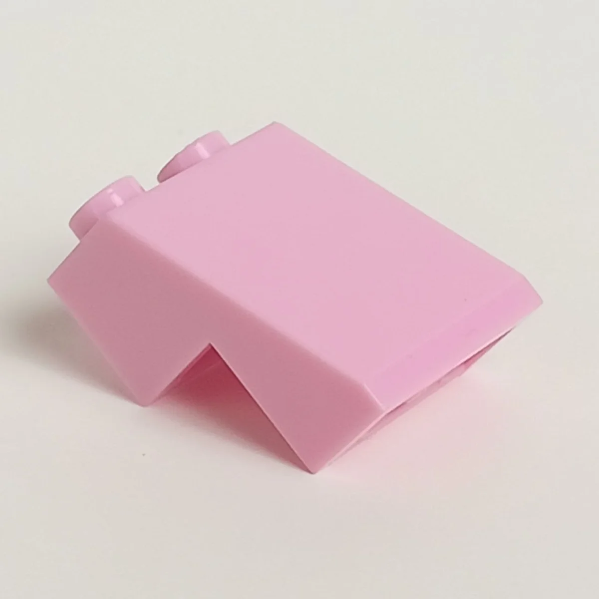 Slope brick 65 2 x 2 x 2 in Pink, Rose