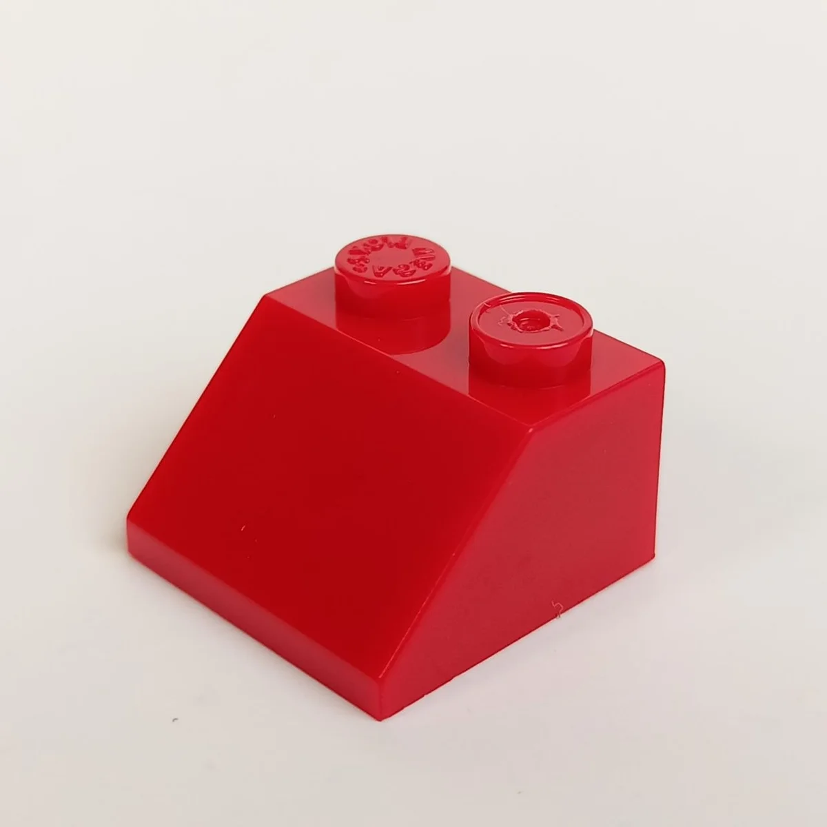 Slope Brick 45 2 x 2 in Red, Flame