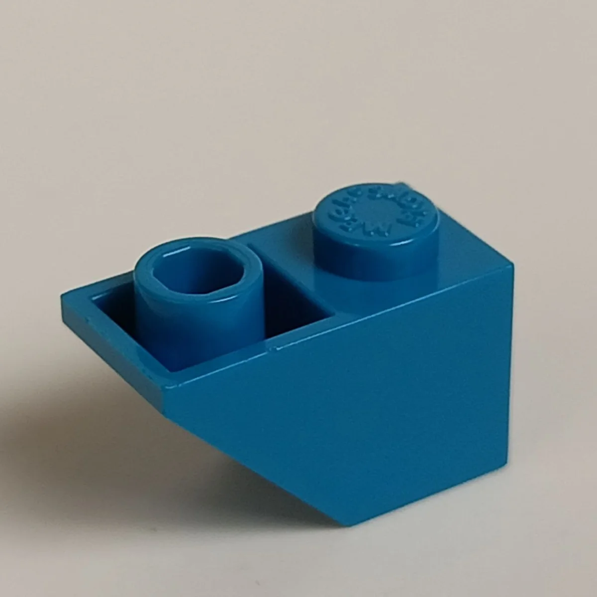 Slope Inverted Brick 45 1 x 2 in Blue, Spanish