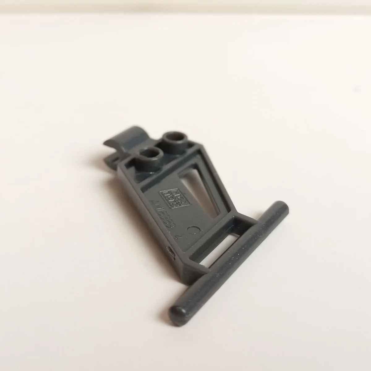 Wing, angular with bar handle at the tip in Gray, Dark (Metallic)