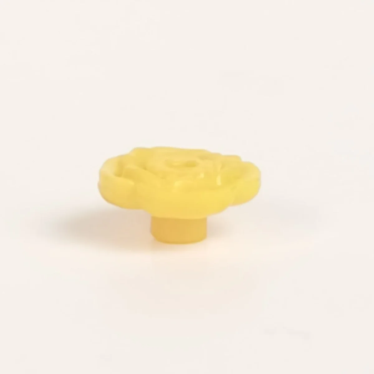 Foliage: flower, dish-shaped bloom in Yellow, Lemon
