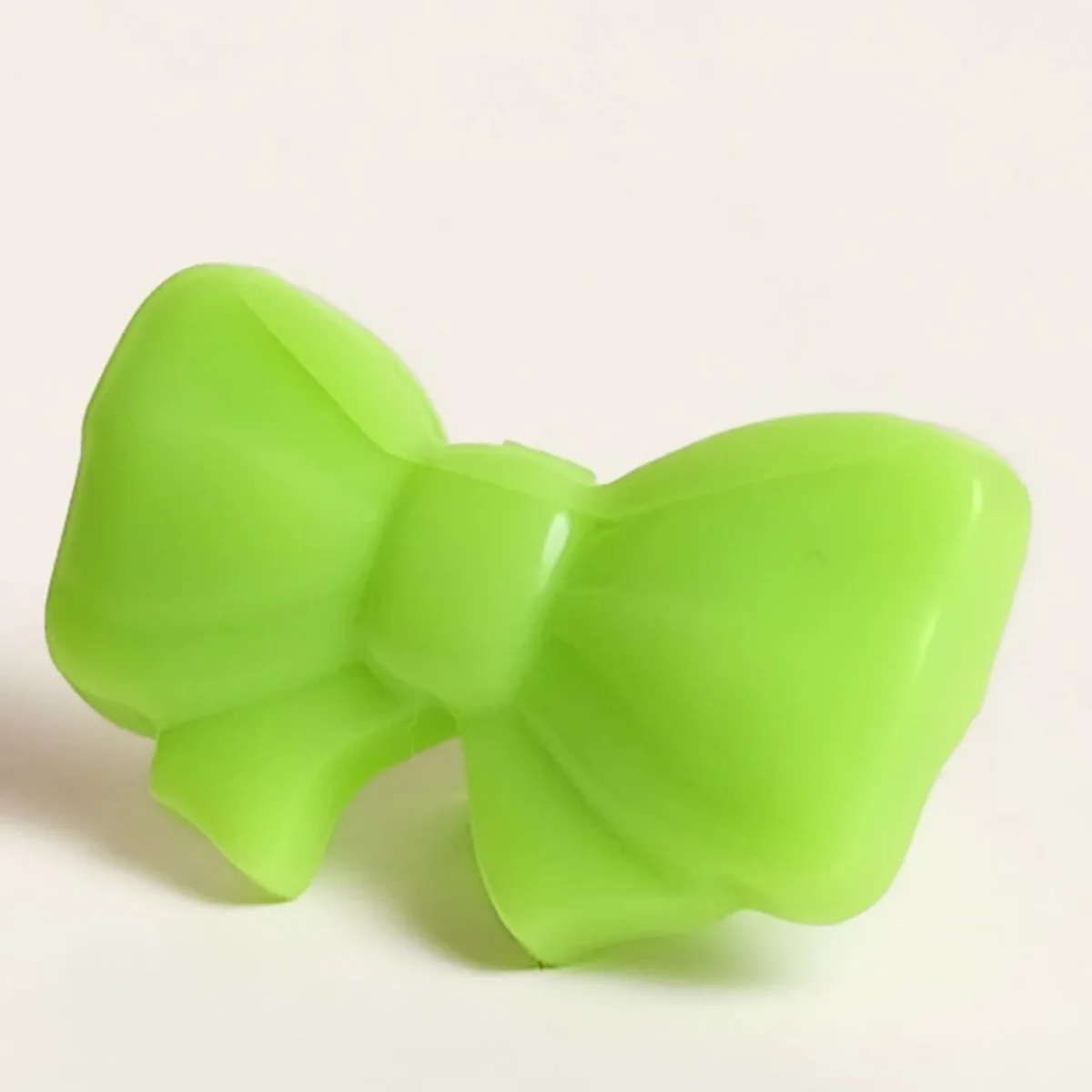 Figure, accessory: bow with small vertical clip in Green, Light Grass