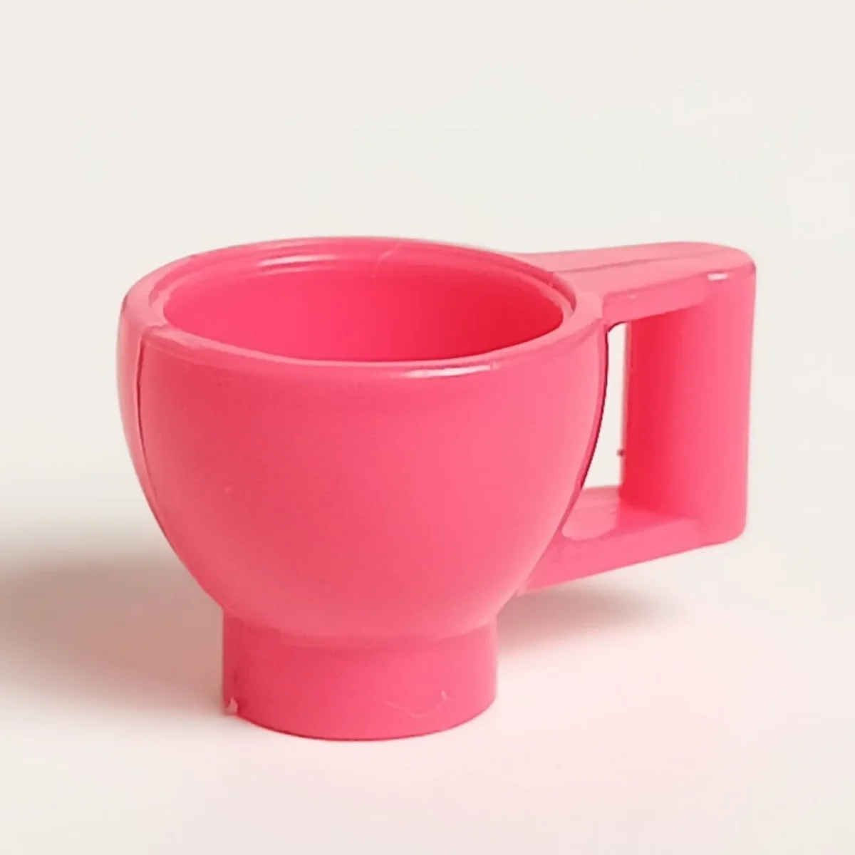 Utensil: coffee cup in Pink, Rich