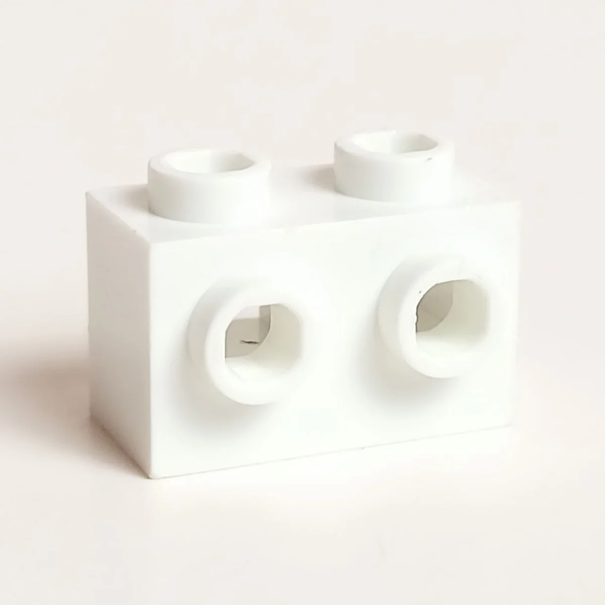 Brick Modified 1 x 2 with side studs in White