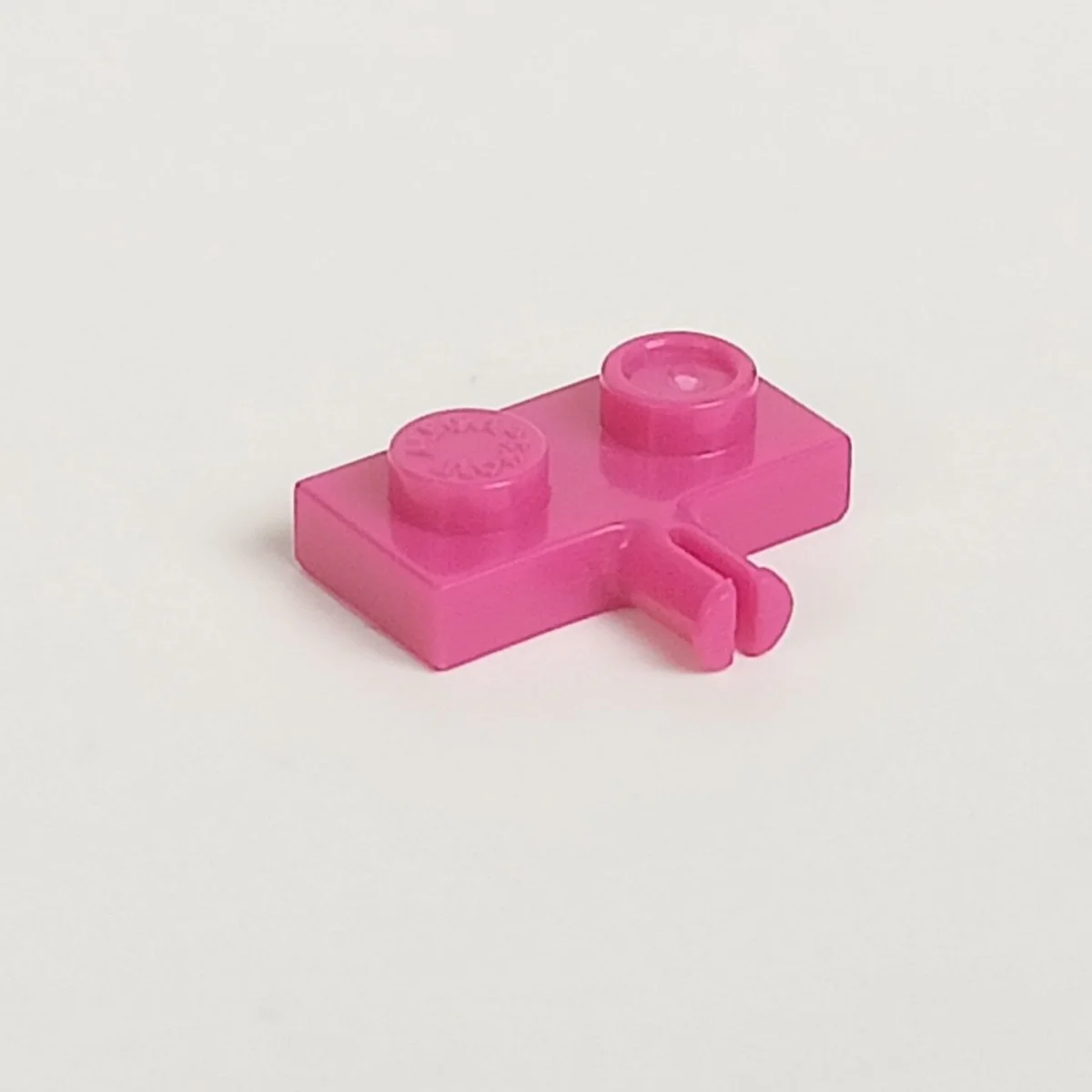 Plate 1 x 2 with small axle pin in Pink, Barbie