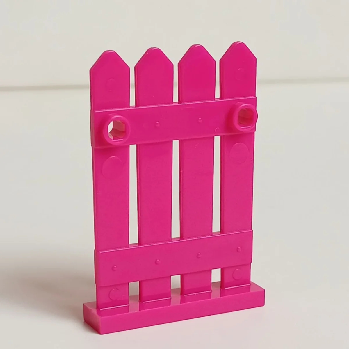 Wall 1 x 5 x 4 picket fence in Pink, Barbie