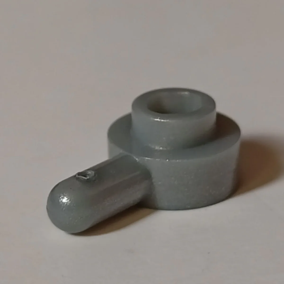 Plate 1 x 1 round with horizontal peg in Gray, Light