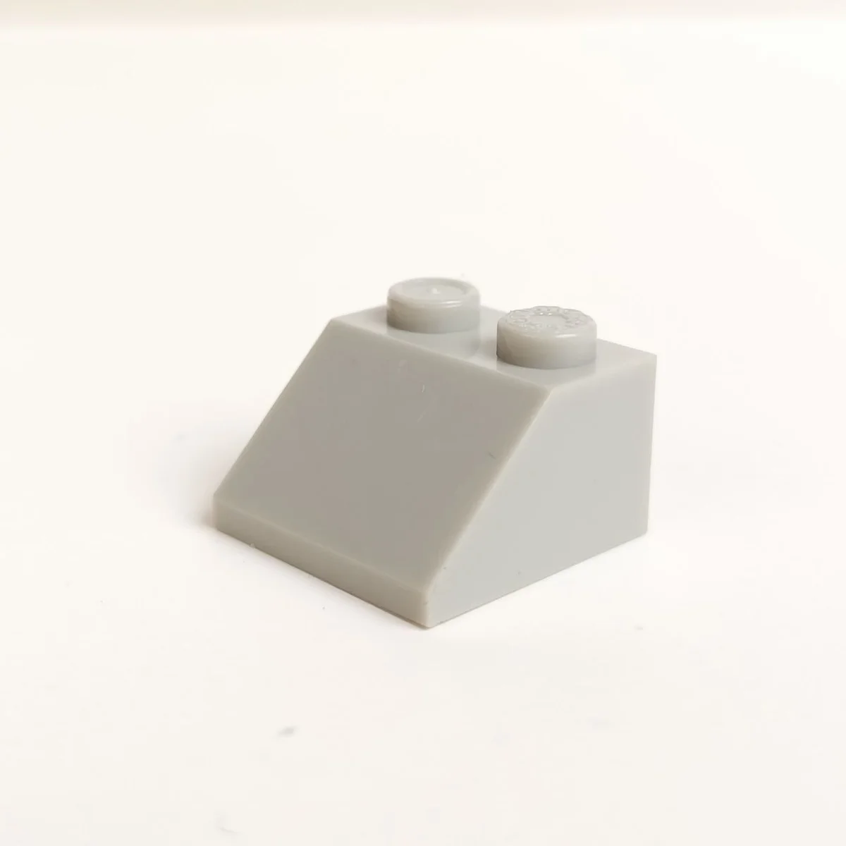 Slope brick 45 2 x 2 in Gray
